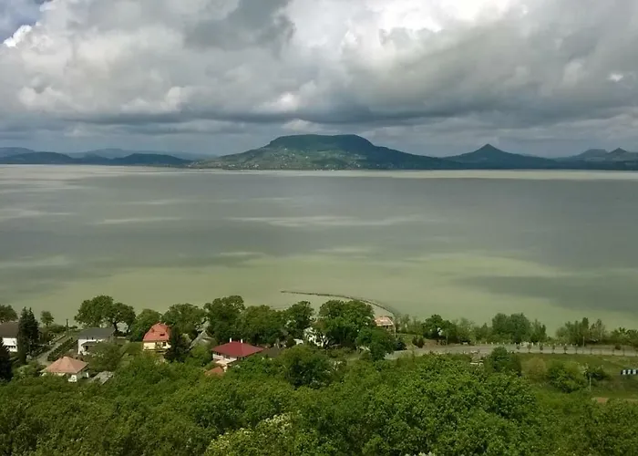 Lovely At Апартаменты Балатонфеньвеш